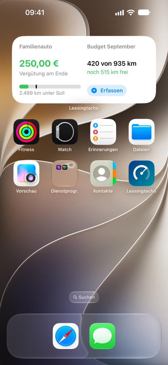 Home-Bildschirm mit dem Widget von Leasingtacho: Vergütung am Vertragsende, Abweichung vom Soll, das Budget für den Monat und ein Knopf zum Erfassen.